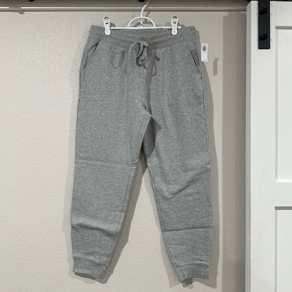 NWT Old Navy Women’s Heather Gray “Vintage” Joggers Medium NEW